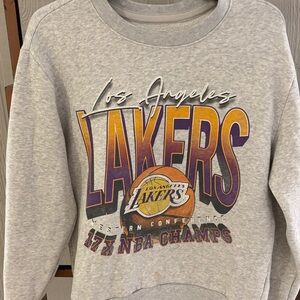 Los Angeles Lakers sweatshirt size XS. Crewneck. Incredible condition.EUC